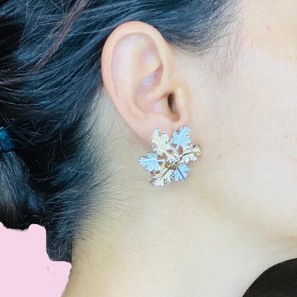 Sarah Coventry Golden and Silver Leaves on Circle Brooch and Earrings Set - Picture 2 of 7